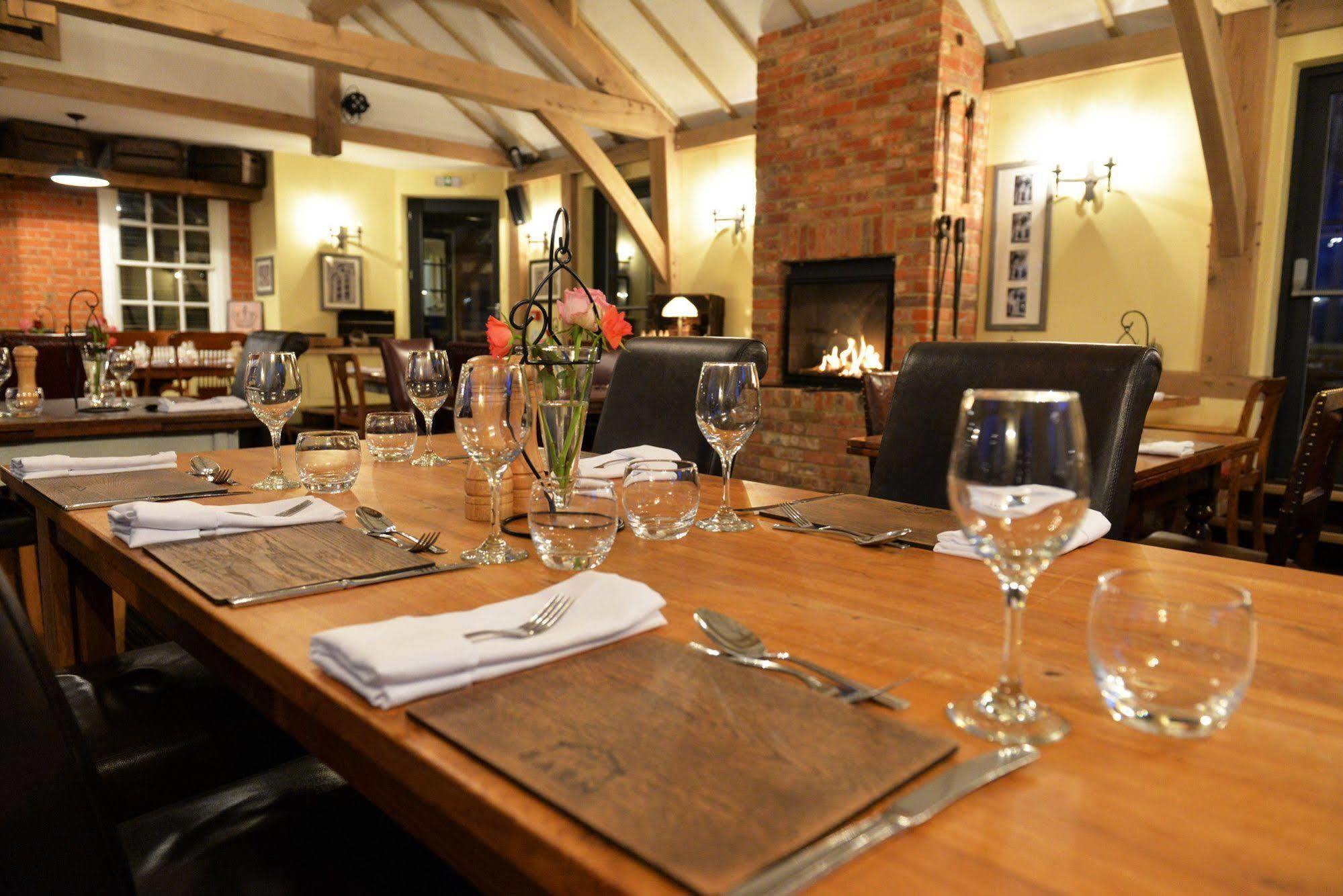 Hare And Hounds - Newbury Hotell Newbury  Exteriör bild
