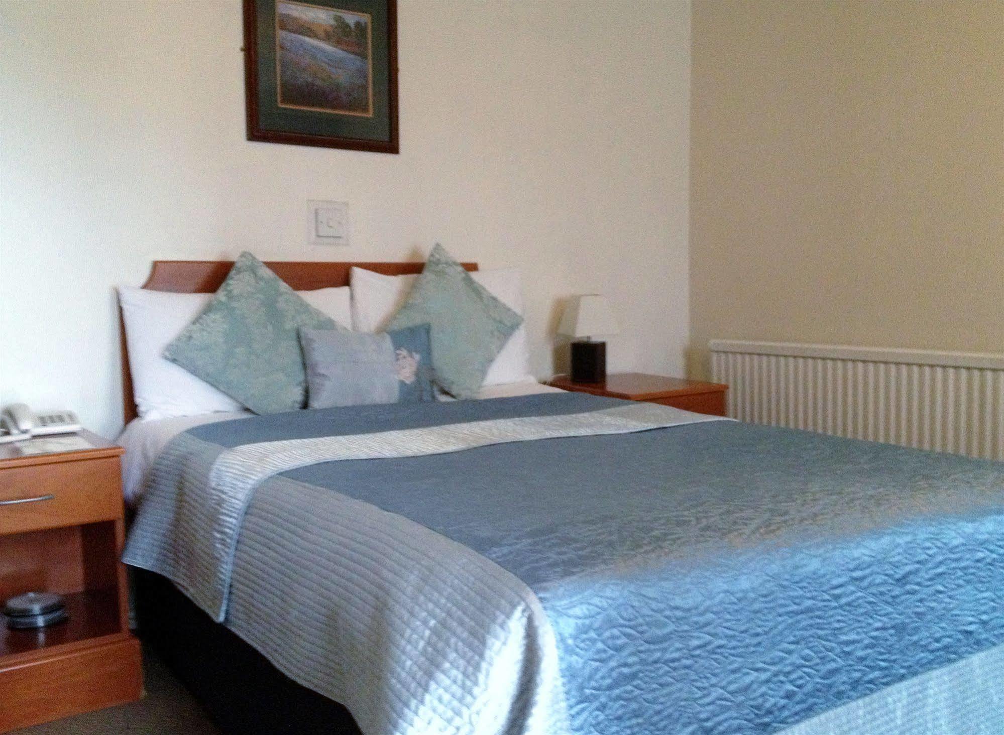 Hare And Hounds - Newbury Hotell Newbury  Exteriör bild